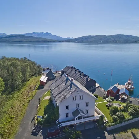 ホテル Finsnes Gaard 2*