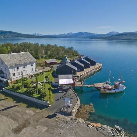 Finsnes Gaard 2*