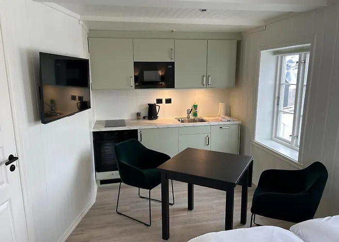 Hotell Finsnes Gaard 2*