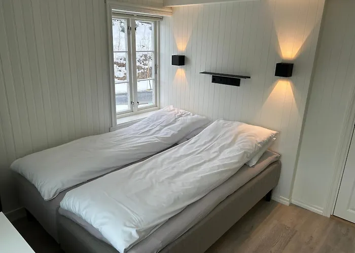 Hotell Finsnes Gaard 2*