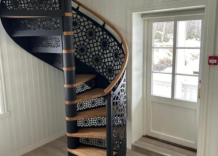 Hotell Finsnes Gaard 2*