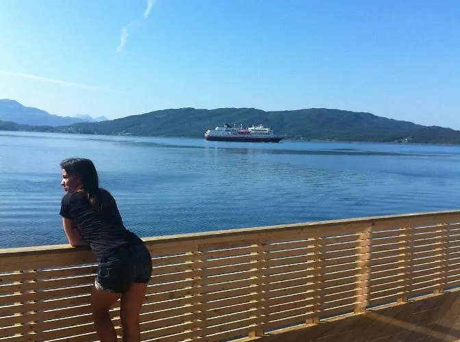 Finsnes Gaard Hotell