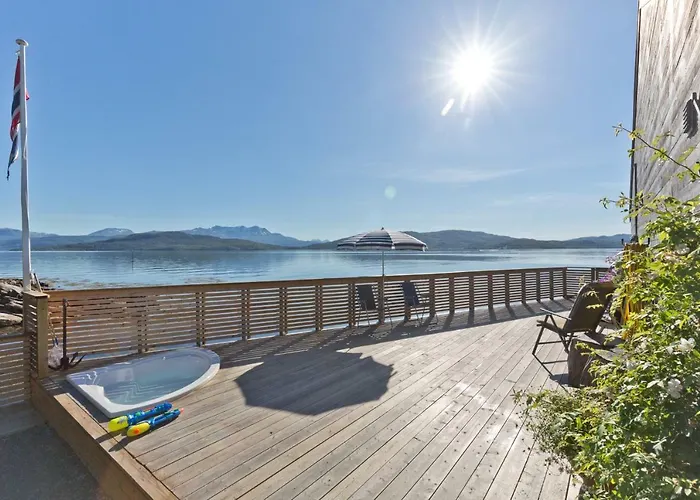 Hotell Finsnes Gaard 2*