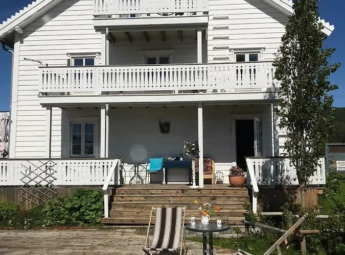 Finsnes Gaard Hotell 2*