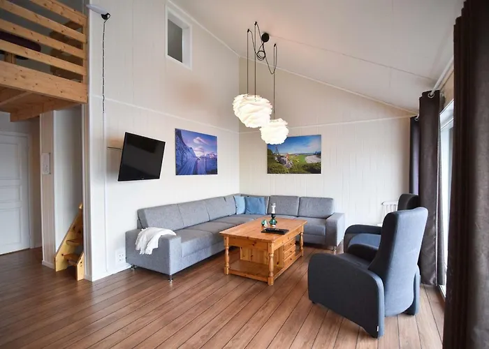 Hotell Finsnes Gaard 2*